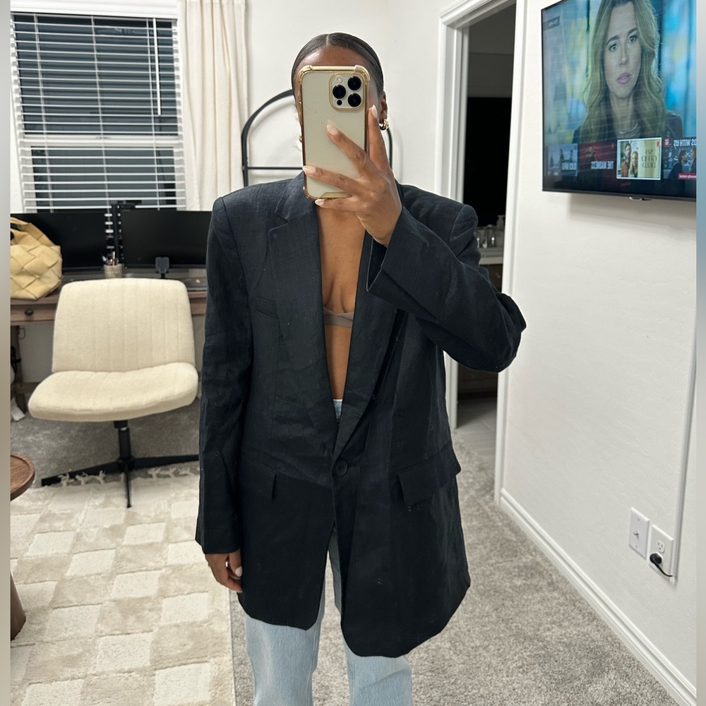 Zara Black Oversized Blazer with Modern Silhouette